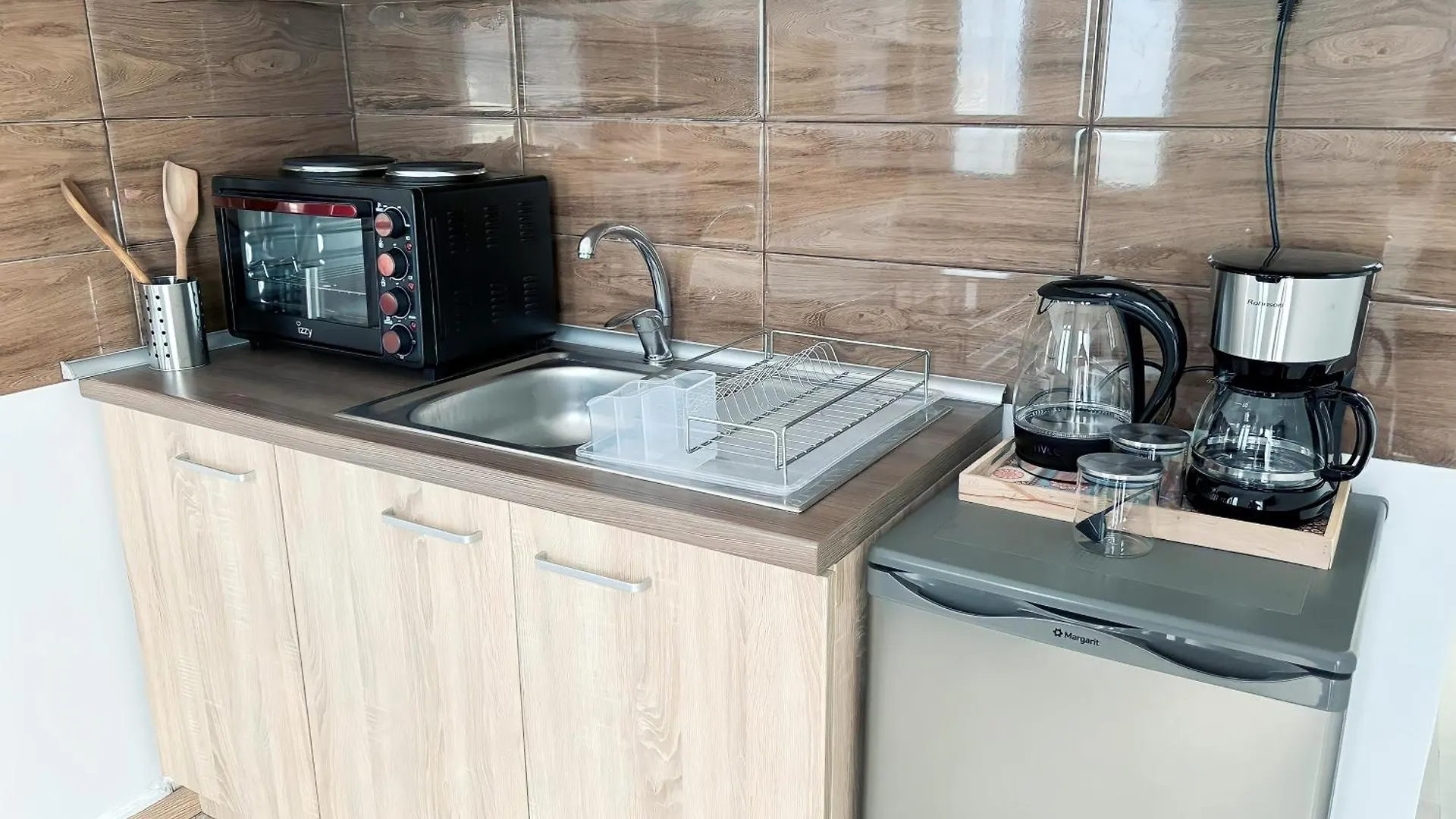 Apartment Nouri Schoene Wohnung In Direkter Strandnaehe, Schnelles Internet, Freies Parken, Nahe Flughafen Peraia