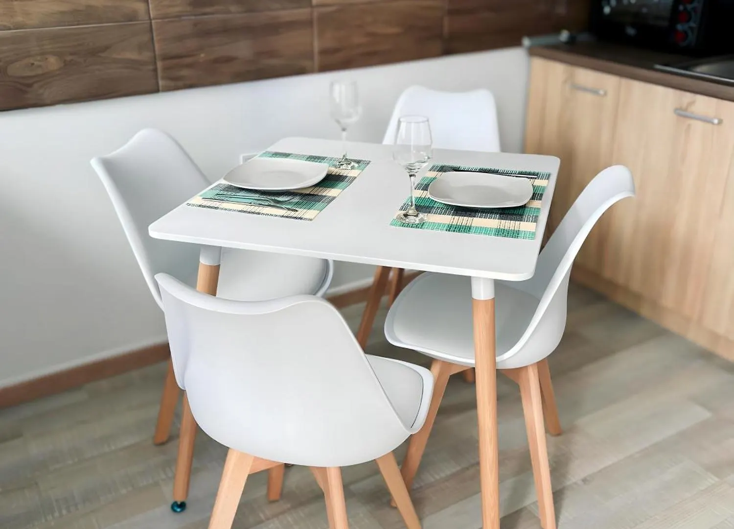Nouri Schoene Wohnung In Direkter Strandnaehe, Schnelles Internet, Freies Parken, Nahe Flughafen Peraia  Apartment