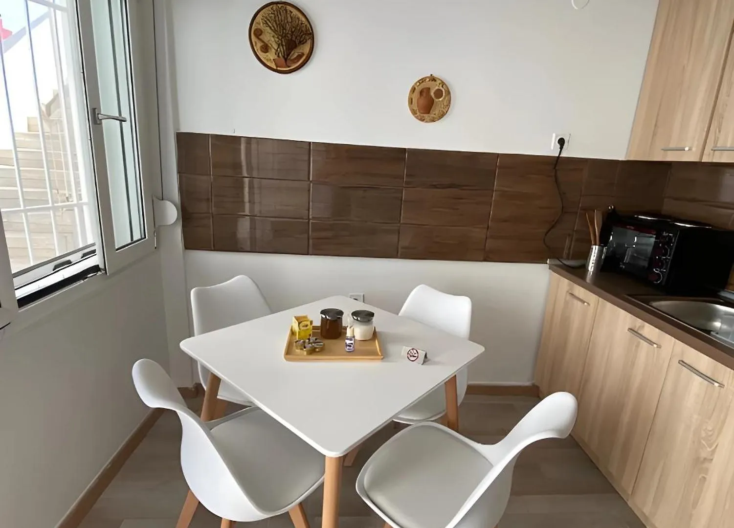 Apartment Nouri Schoene Wohnung In Direkter Strandnaehe, Schnelles Internet, Freies Parken, Nahe Flughafen Peraia
