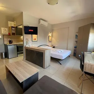 Appartamento Q Luxury Perea Center, Peraía